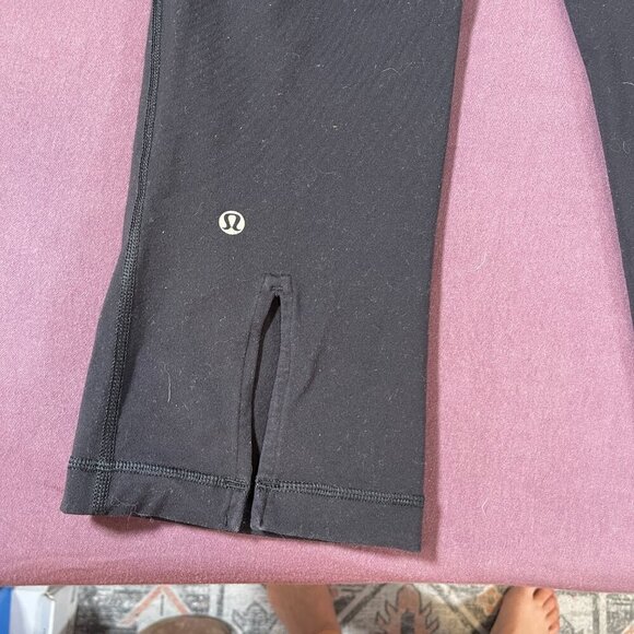 Lululemon Gather & Crow Crop *Full-On Luon Black / Petal Pop Multi - Size 4 - Picture 7 of 8